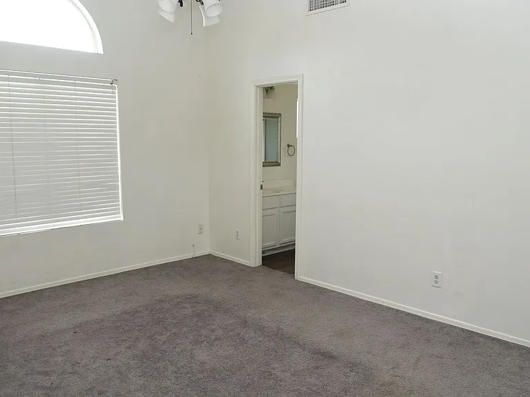 16625 S 46th Pl — Photo 10