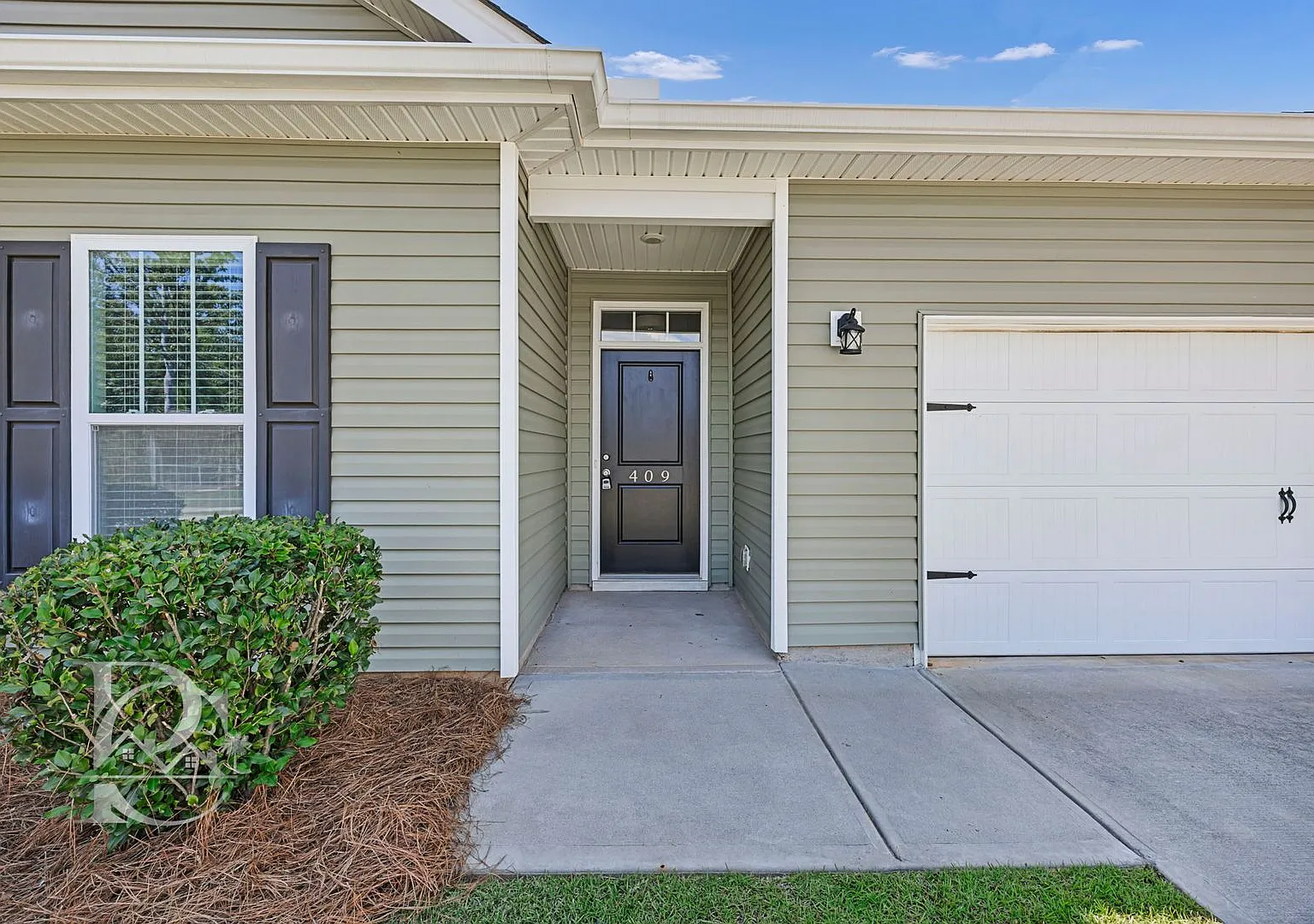 Gated Community & Minutes From Lake Murray — Photo 2
