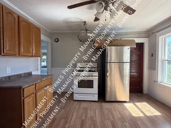 14 1st Ave #3, Dudley, MA 01571