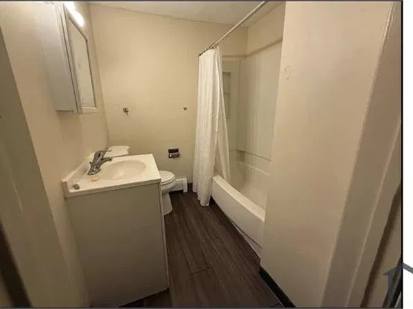 194 Spruce St APT 4, Manchester, NH 03103