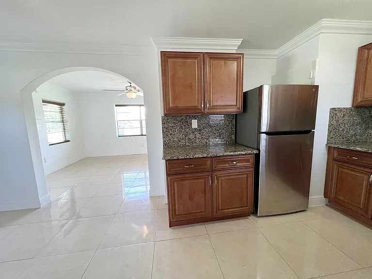 310 Dickson Dr — Photo 15