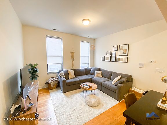2nd image of 2028 N Winchester Ave APT 2R