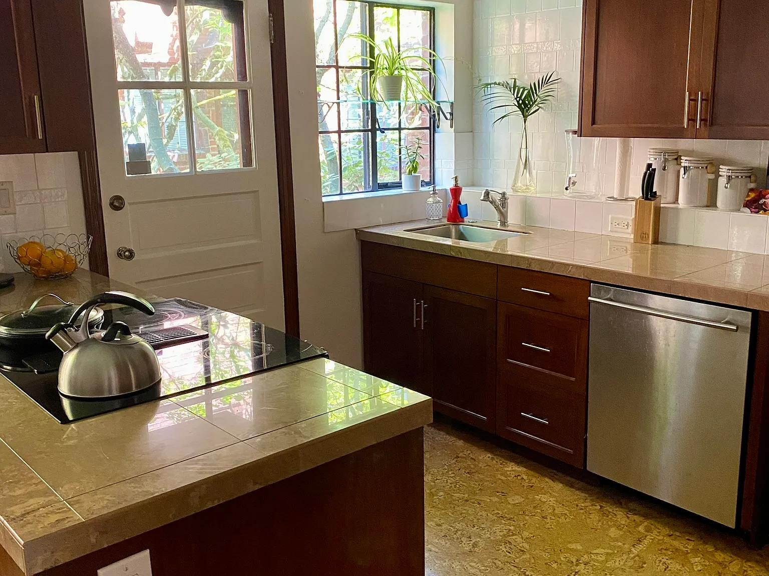 2 bed, 1728 sqft, $2,550 — Photo 3