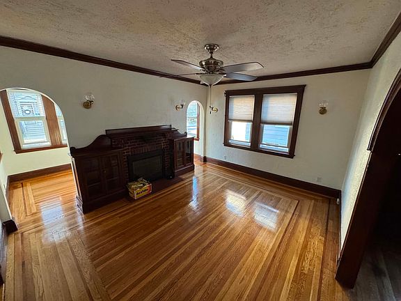4th image of 169 Adams St #1