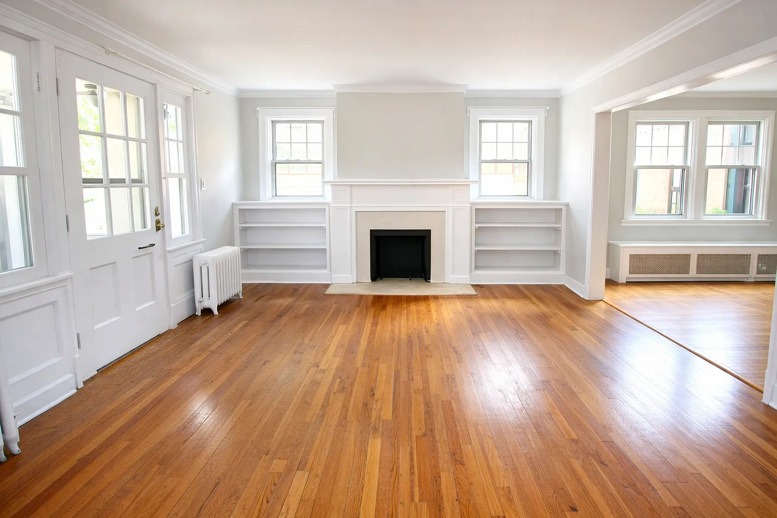3 bed, 1.5 bath, 1060 sqft, $2,279 — Photo 2