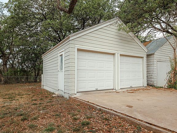 Detached 2-car garage