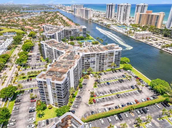 800 Parkview Dr APT 1007, Hallandale, FL 33009