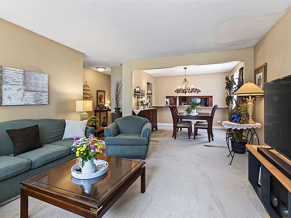 5th image of 15 Linwood Cres