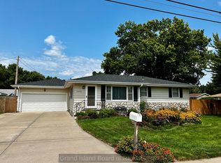2404 W 16th St, Grand Island, NE 68803