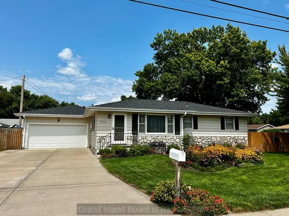 2404 W 16th St, Grand Island, NE 68803