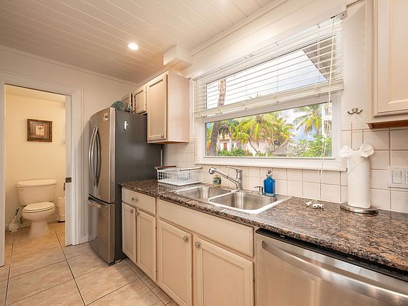 5th image of 32 Hilton Haven Rd APT 9