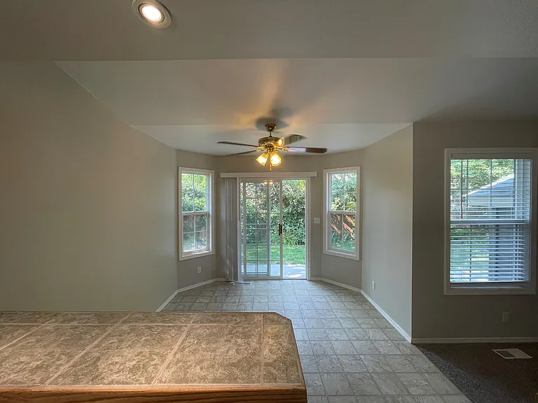 2652 W Sheryl St — Photo 8