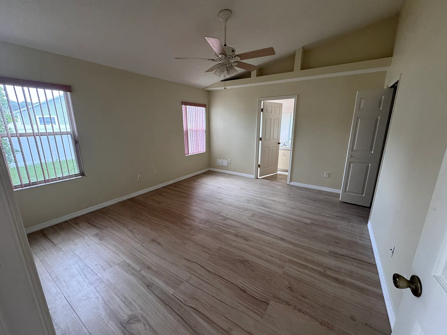 3 bed, 1596 sqft, $2,200 — Photo 2