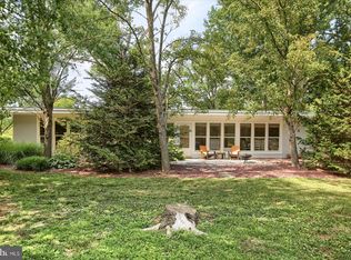 1060 S Forge Rd, Palmyra, PA 17078