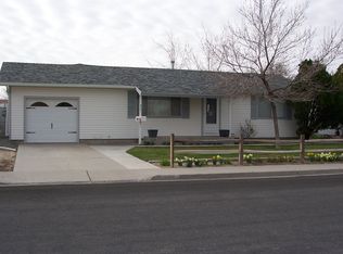 921 Warwick Ave, Fallon, NV 89406