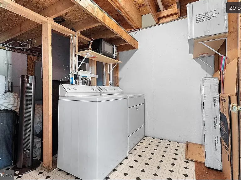 124 Versailles Ct — Photo 18