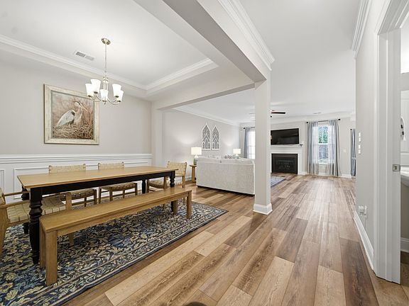 5th image of 328 Stillington St