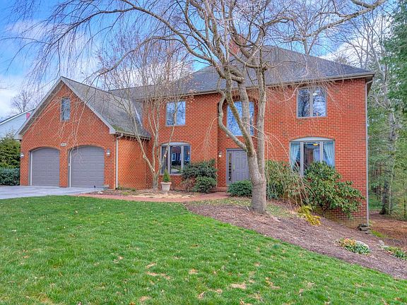 2nd image of 3005 Lancaster Dr