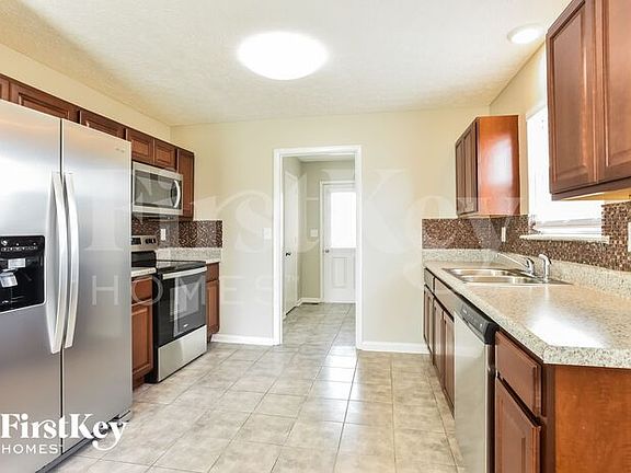 4th image of 100 Sondra Ct