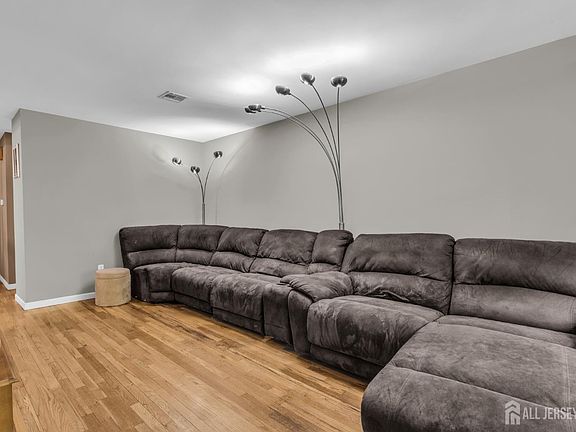 4th image of 65 Coleman St