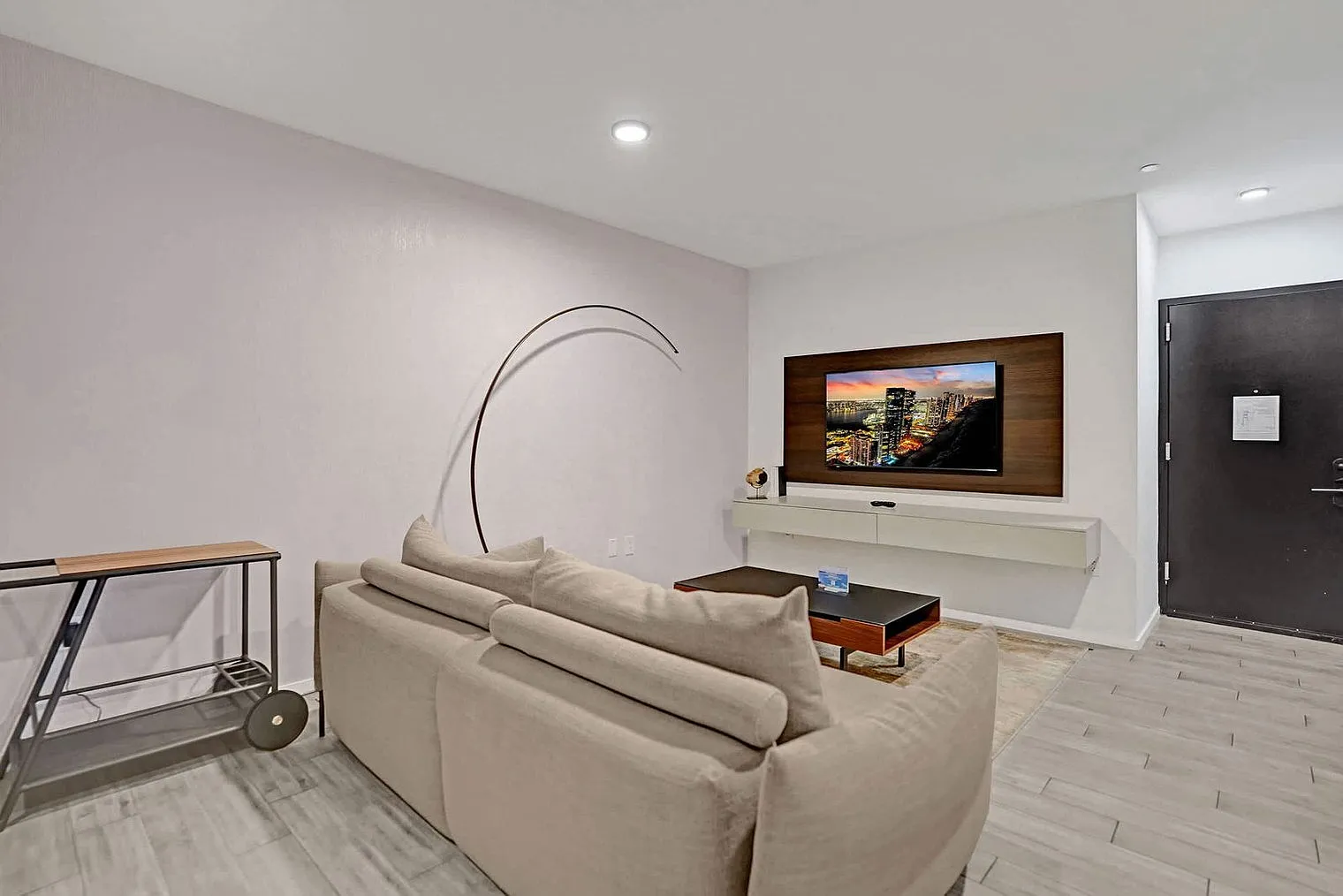 1 bed, 1.0 bath, 516 sqft, $4,725 — Photo 3