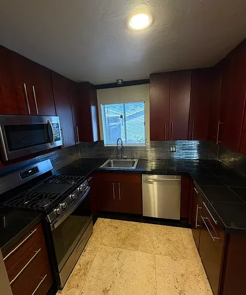 3724 W Gardenia Ave — Photo 3