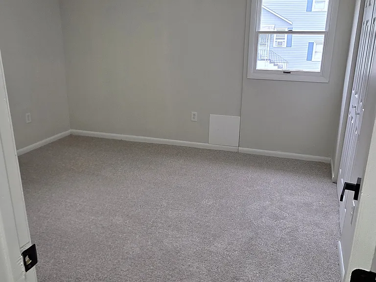 203 Midland Ave — Photo 9