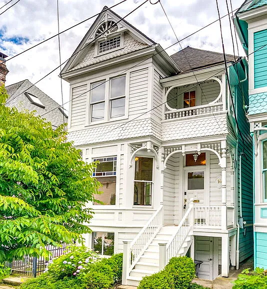 14 SW Whitaker St — Photo 1