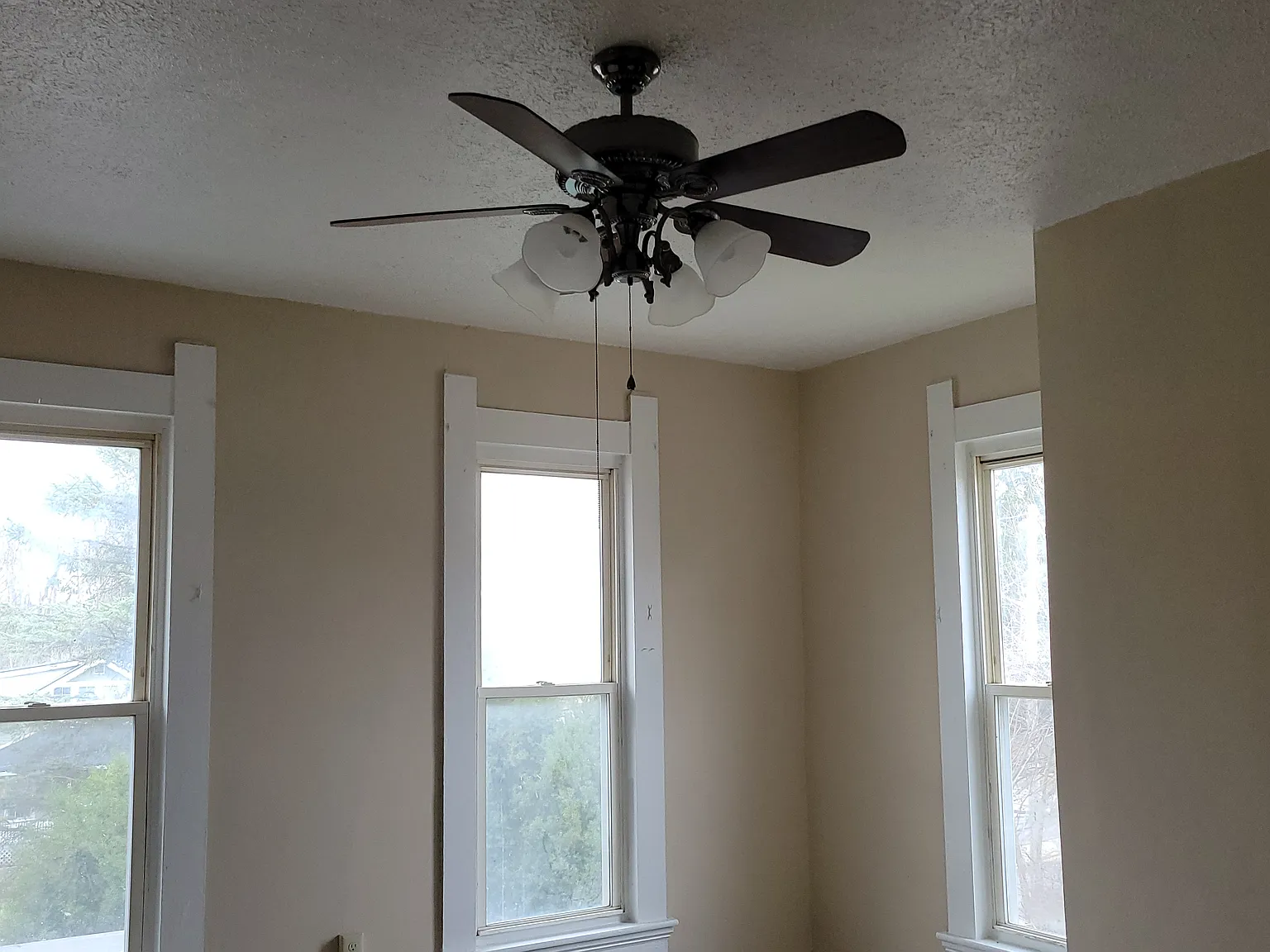 396 E Main St — Photo 3
