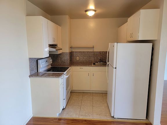 2nd image of 40 Parkridge Dr APT 4