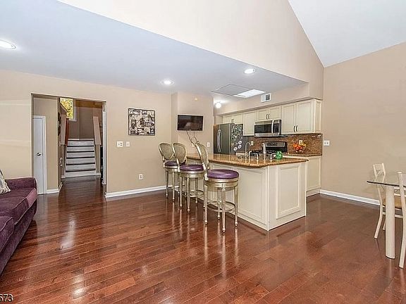 4th image of 91 Clarken Dr