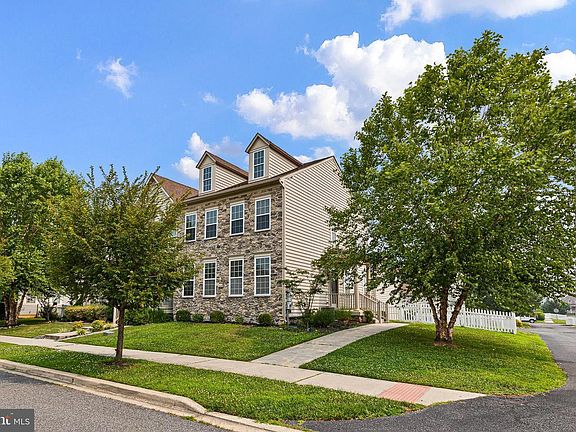 2nd image of 2332 E Palladio Pl