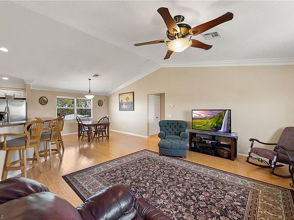 3rd image of 2505 41st Ave NE