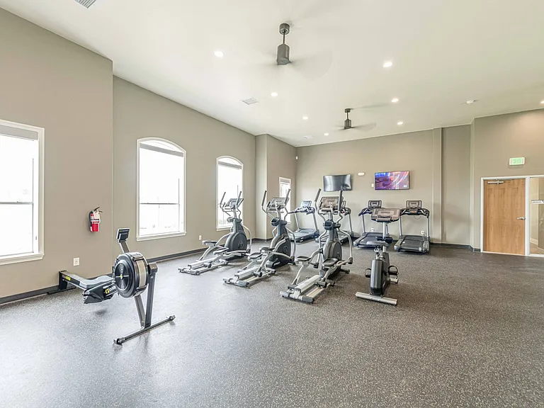 Lakeside Pointe Apartments & Townhomes — Photo 9