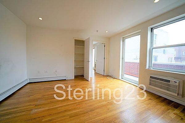 1st image of 2550 Crescent St #4D