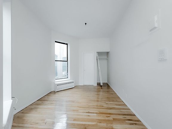 2nd image of 951 Amsterdam Ave