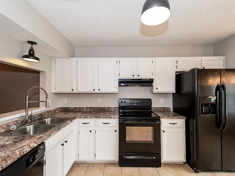 1826 Ashmore Green Dr — Photo 8