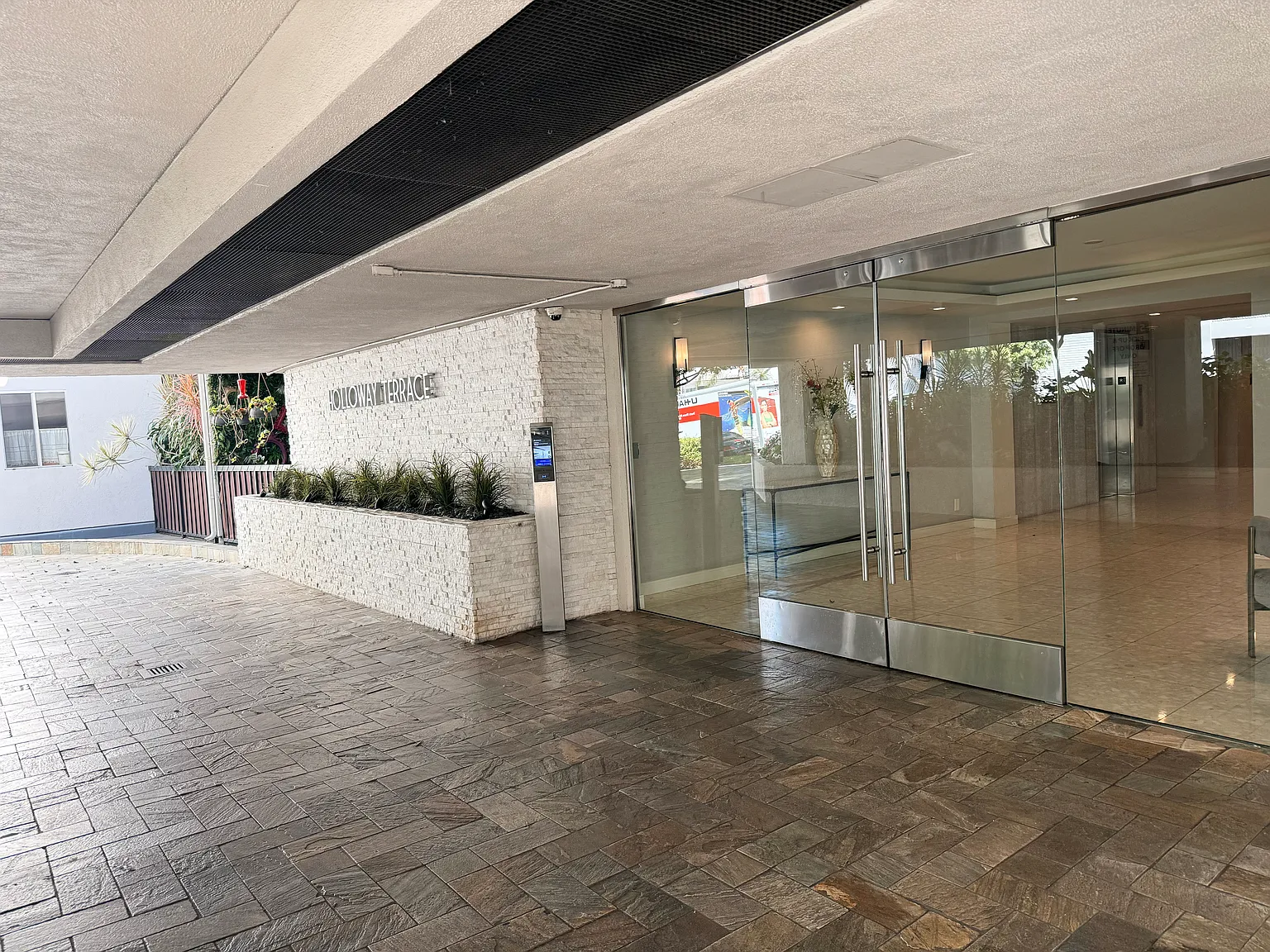1 bed, 768 sqft, $3,450 — Photo 2
