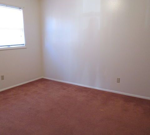 3rd image of 808 Avenue D