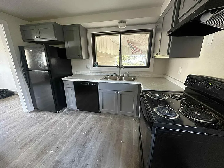 2312 Washington St — Photo 2