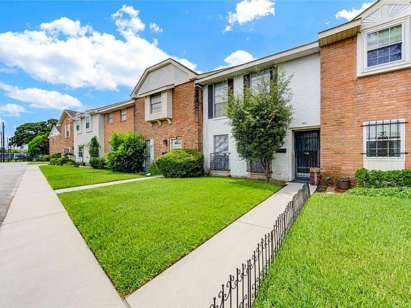 3rd image of 6723 Tarnef Dr #723