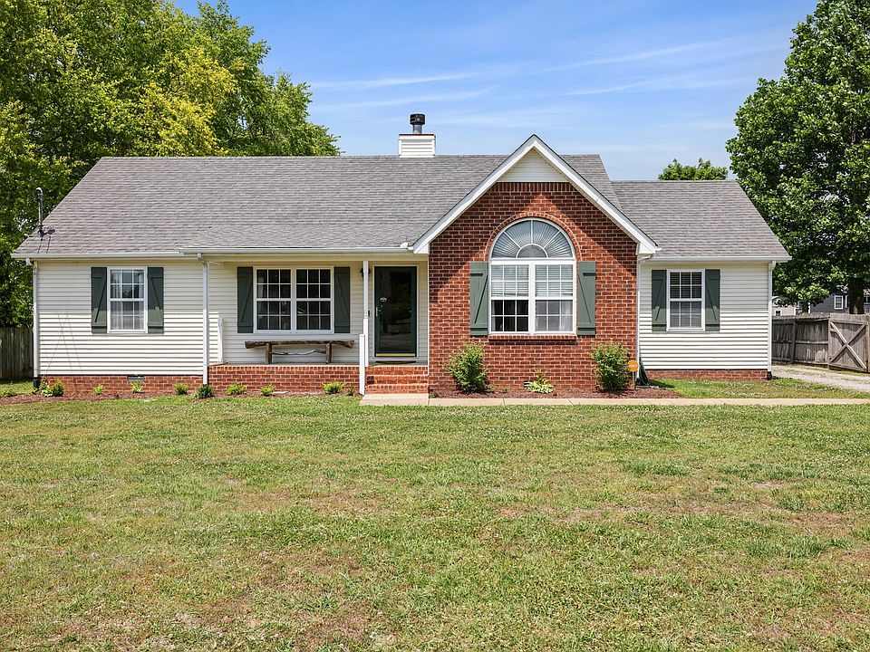 1st image of 136 Fall Creek Dr