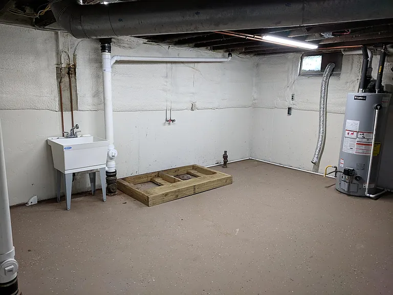 Basement - Laundry area