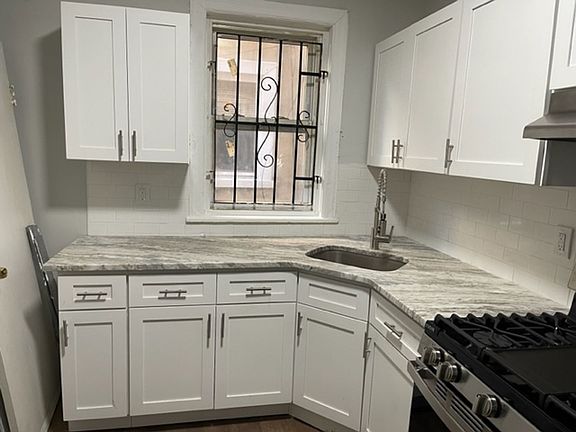 4th image of 334 N Redfield St #V