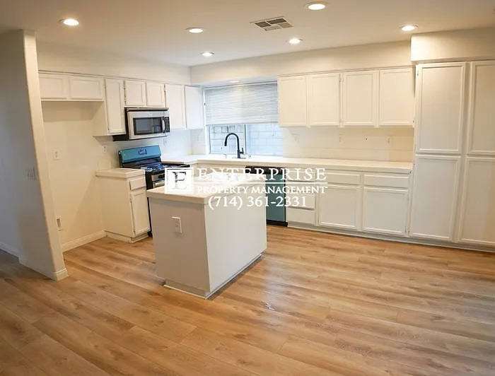 77 Carriage Dr — Photo 16