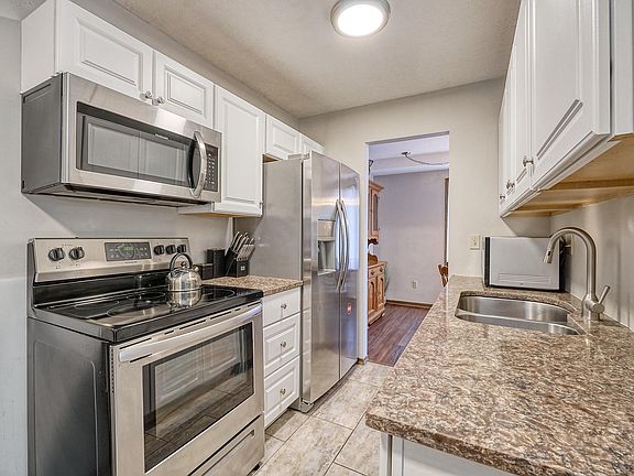 4th image of 1117 Trailwood S