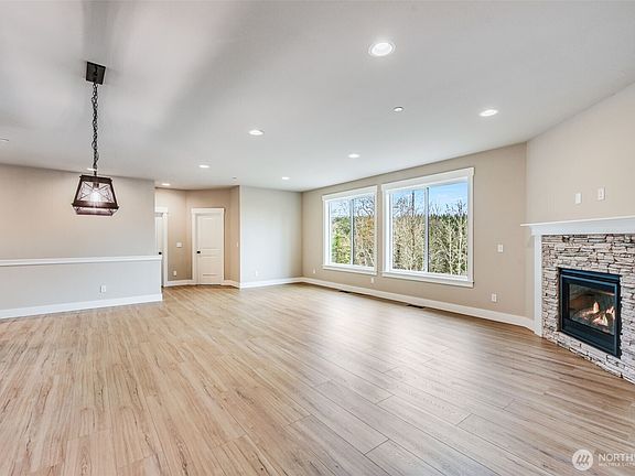 4th image of 3125 403rd Street E