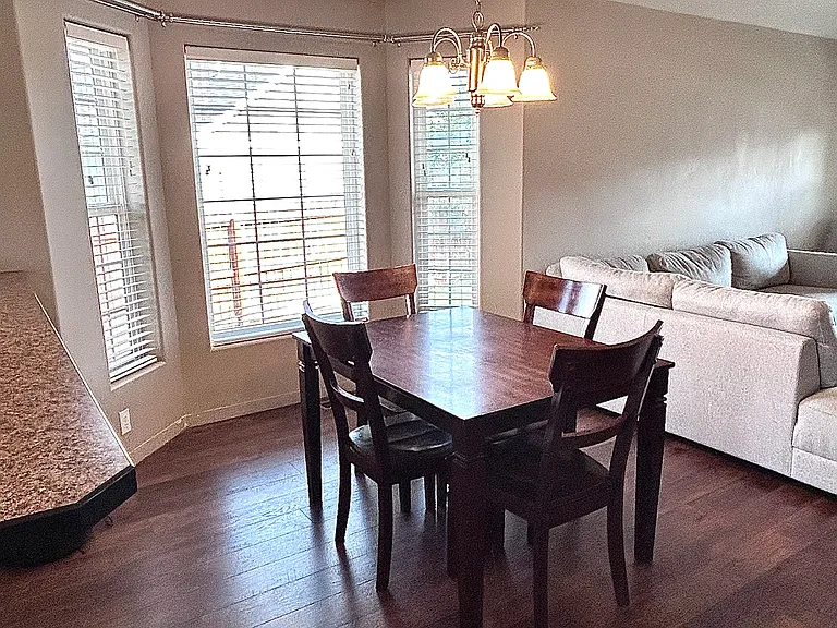 902 Powers Blvd — Photo 6