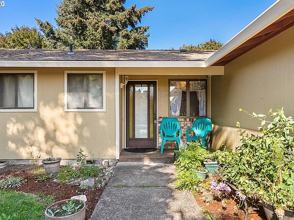 2nd image of 3741 SE Oak Ct