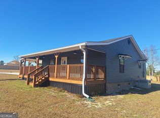 33 Elmwood Ln, Baxley, GA 31513